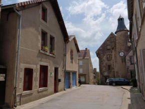 Maison médiévale en Berry avec cour privative et tout inclus - FR-1-591-643